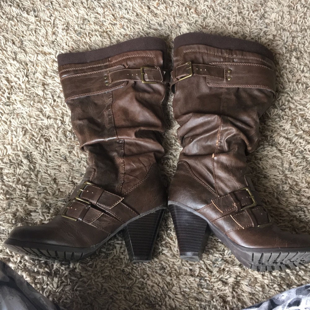 Brown boots.